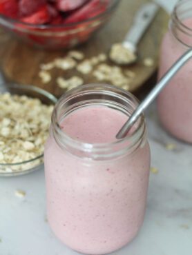 strawberry oat smoothie