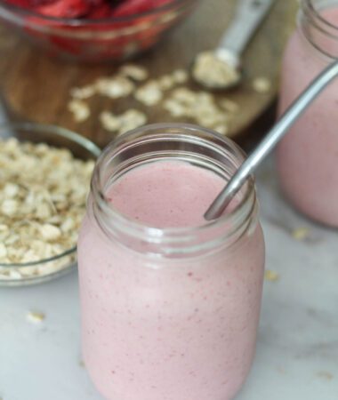 strawberry oat smoothie